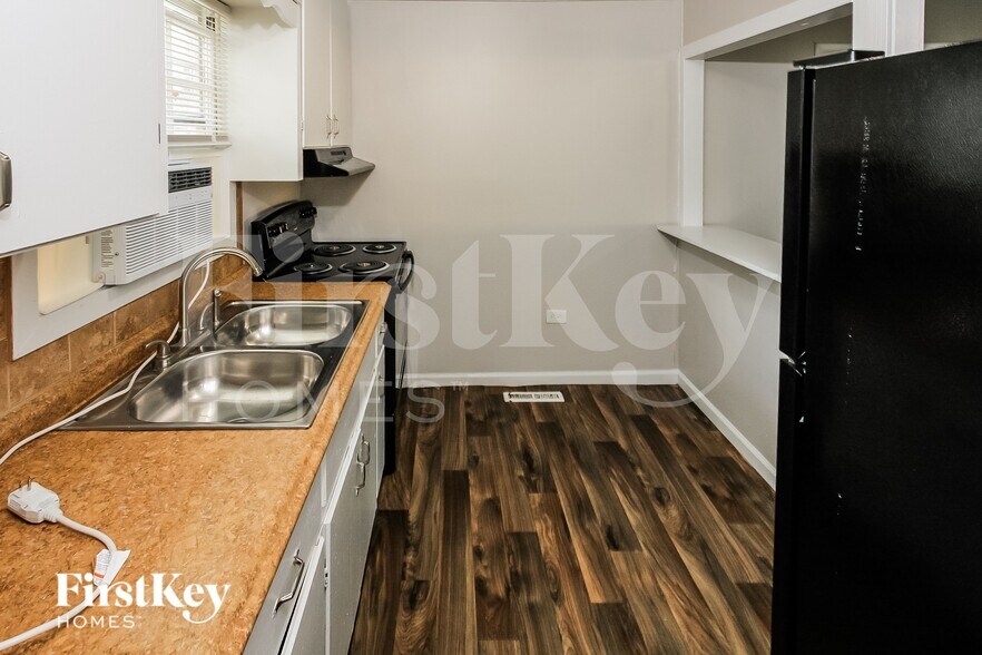 Building Photo - 709 NE 45th St
