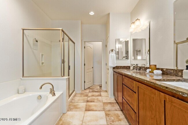 Building Photo - 6940 E Cochise Rd