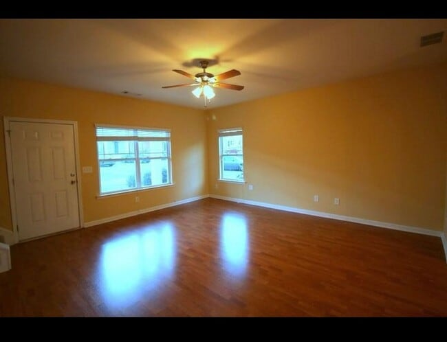 Building Photo - Charming 3BR Townhome in Norcross