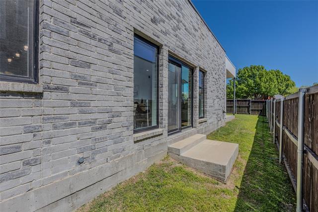 Building Photo - 9742 Sunset Dr