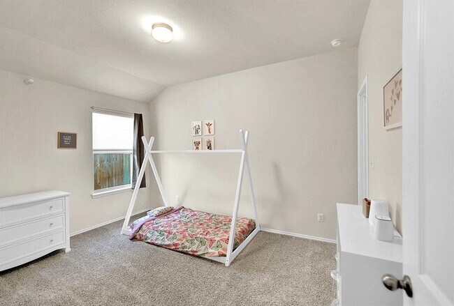 Building Photo - 116 Alba Ave