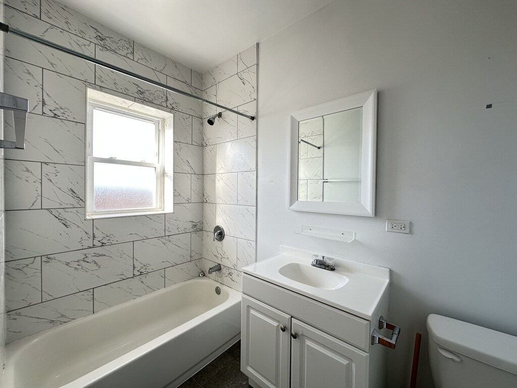 Building Photo - 1648 W Pratt Blvd