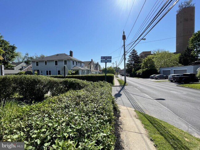 Building Photo - 217 West Ave