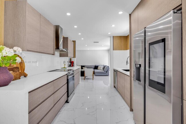 Building Photo - 9650 SW 9th Ct
