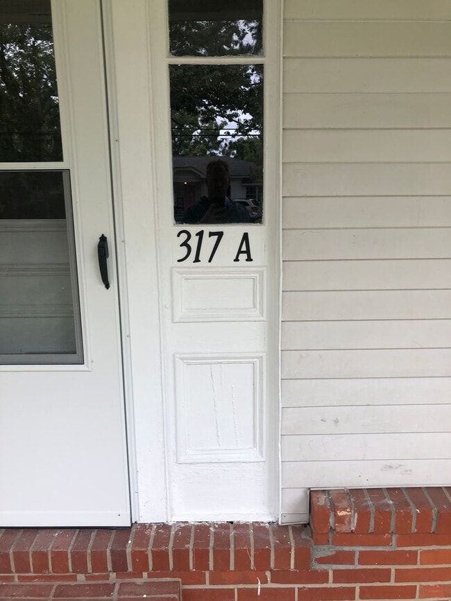 Building Photo - 317 S Maple Ave