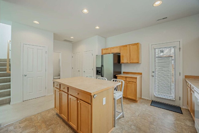 Building Photo - GATED COMMUNITY OF VERONA in LAKELAND HILLS!