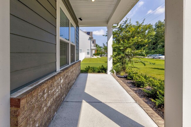 Building Photo - Luxurious 4-bed