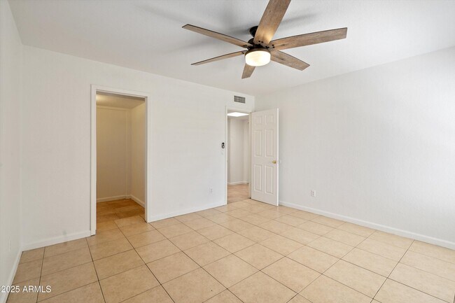 Building Photo - 7250 E Paradise Dr