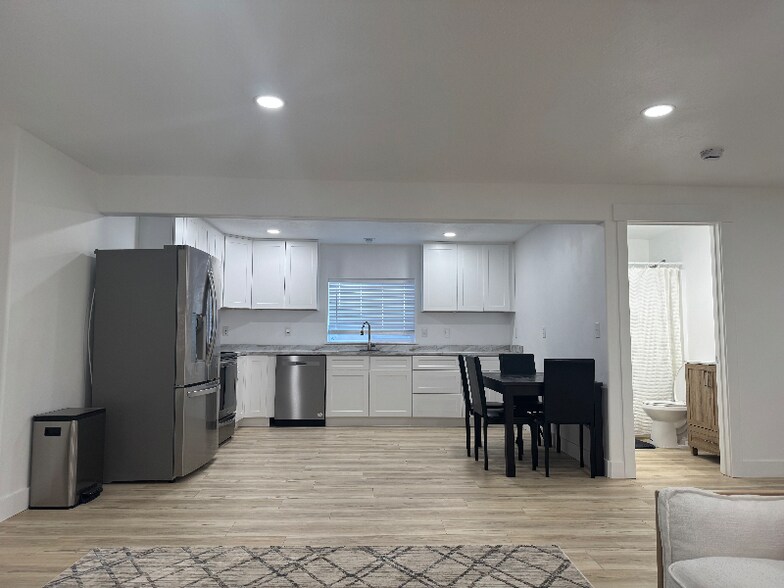 Building Photo - 952 S 1350 E