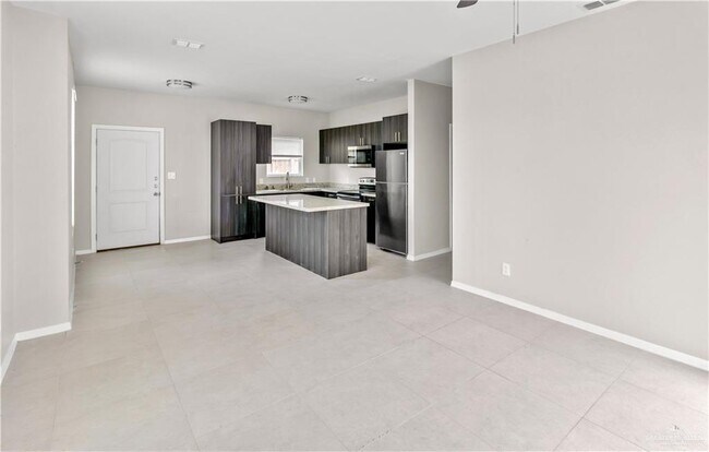Building Photo - 1405 Alta Vista Dr