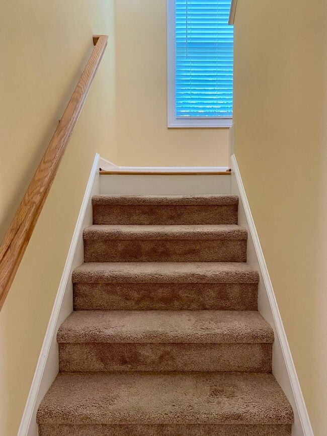 Building Photo - 3921 Lexington Dr