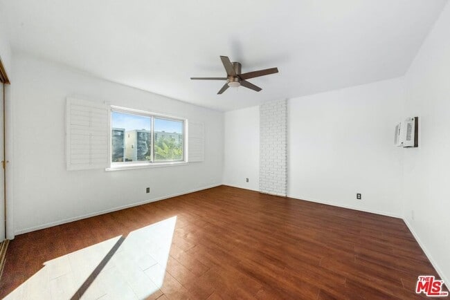 Building Photo - 11585 Riverside Dr