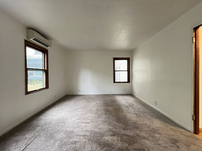 Building Photo - Large NW Portland Home Near Shops & Restaurants with Finished Basement & Bay Windows