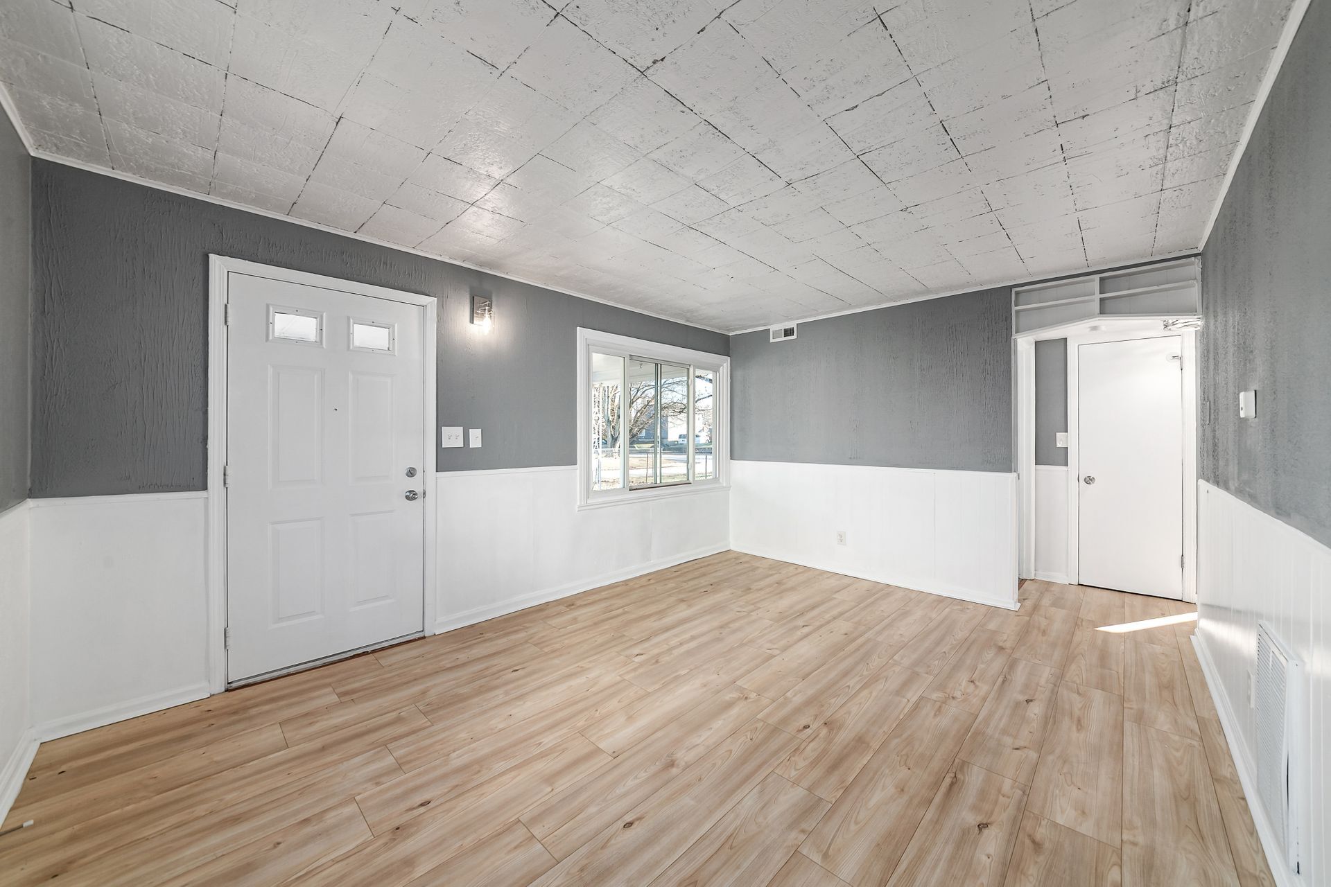 Building Photo - 2861 Woodland Ave