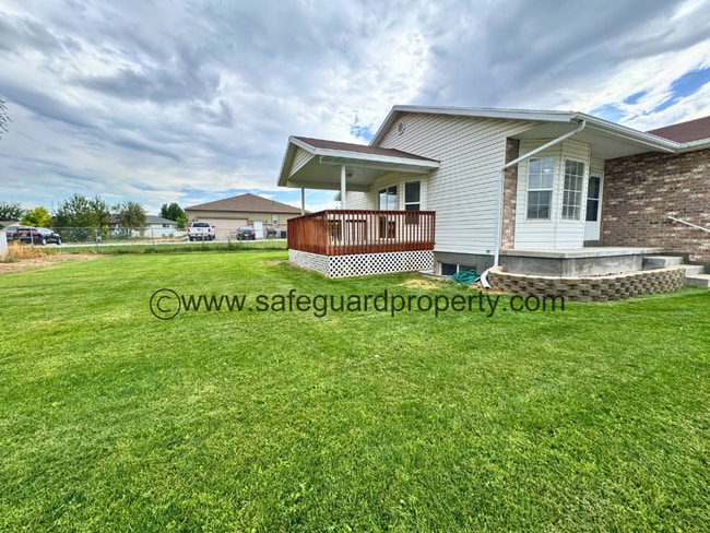 Building Photo - Cozy 2-Bedroom Home