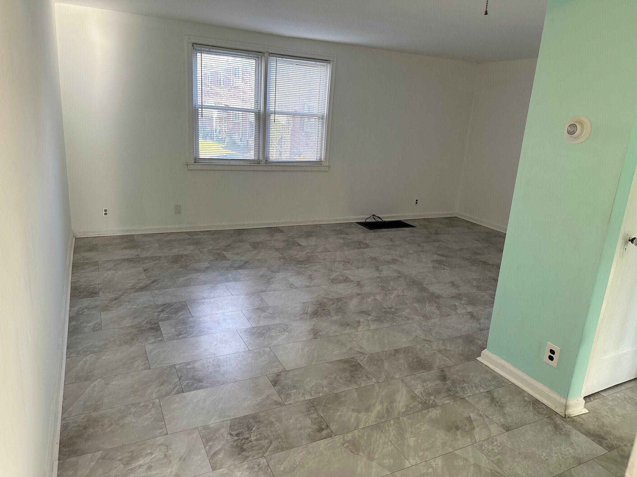 Building Photo - 3 Corbin Ct