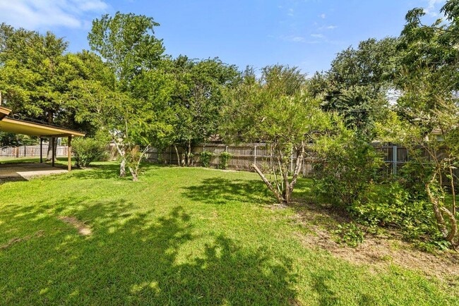 Building Photo - 704 Brookwood Cir