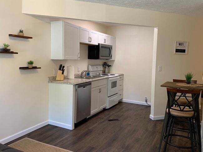 Building Photo - 1619 Mansfield St