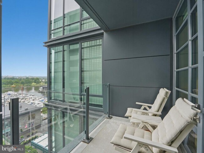 Building Photo - 45 Sutton Square SW