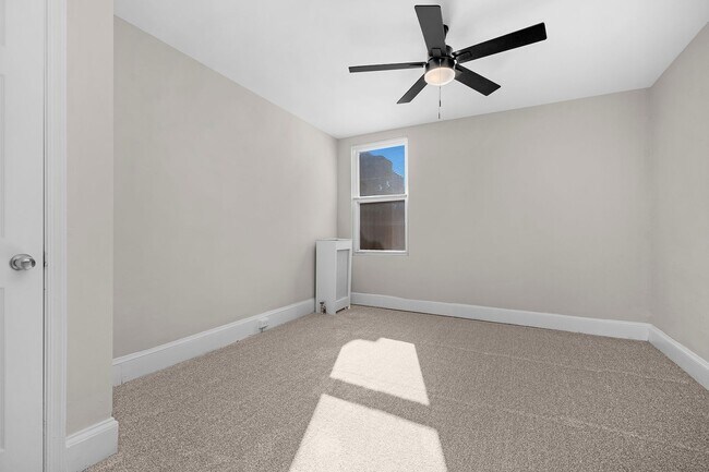 Building Photo - Charming 3-Bedroom with High Ceilings & Modern Updates