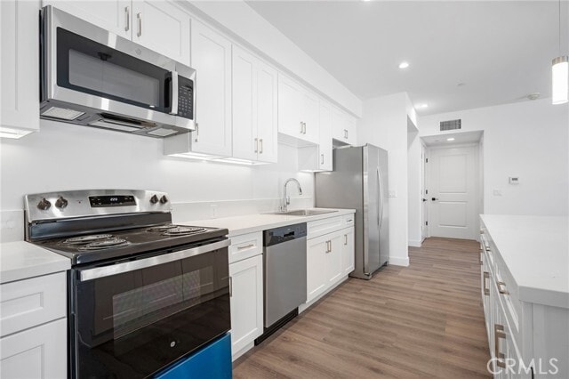 Building Photo - 10657 Moorpark St