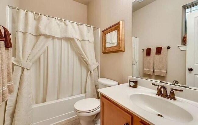 Building Photo - Upscale living in this fabulous Townhome!