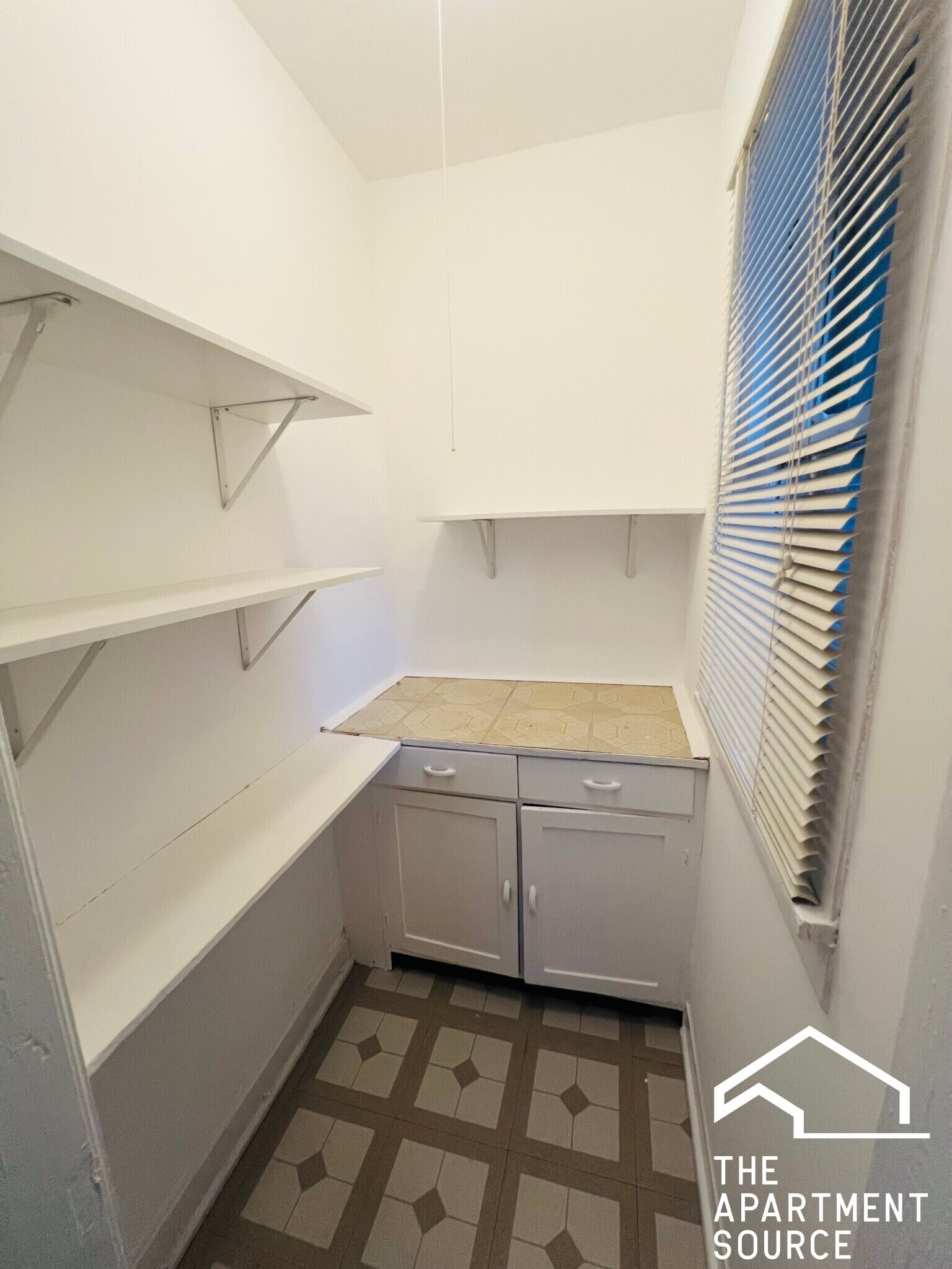 Building Photo - 5128 W Henderson St