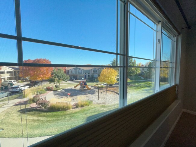 Building Photo - Broomfield! 3 bedroom Townhome! Golf Cours...
