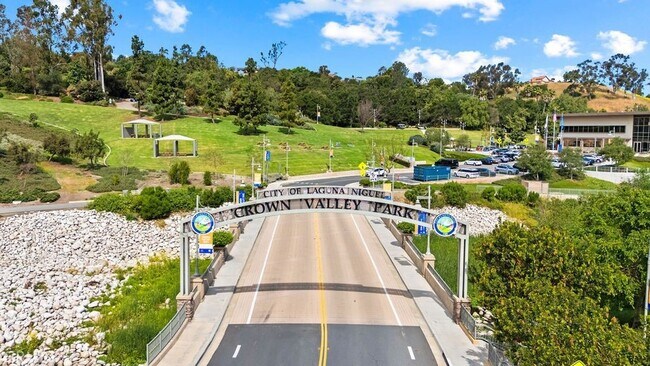 Building Photo - 28921 Via Pasatiempo