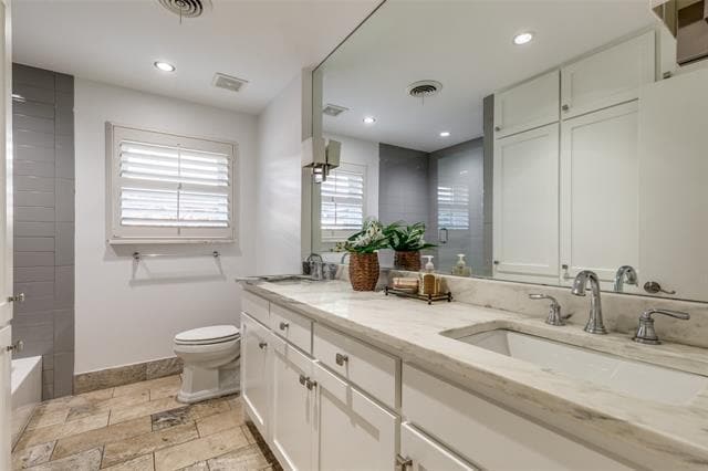 Building Photo - 6840 Carolyncrest Dr