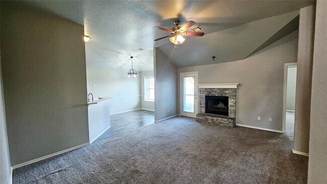 Building Photo - 6033 SE 83rd Pl