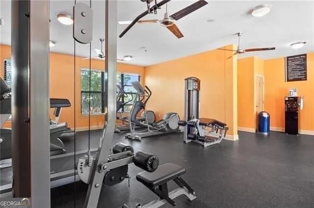 Building Photo - 898 Oak St SW