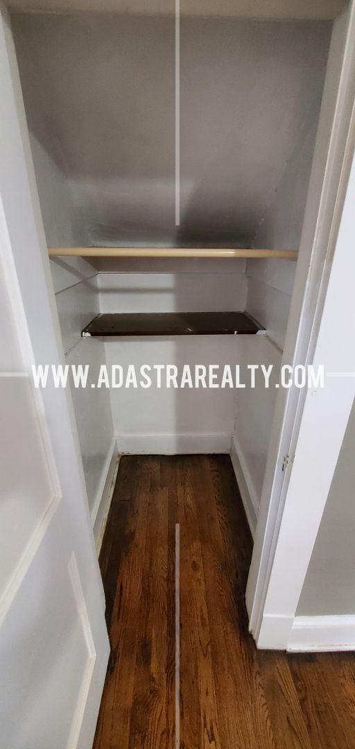 Building Photo - Amazing Historic Independence Home-Available NOW!!