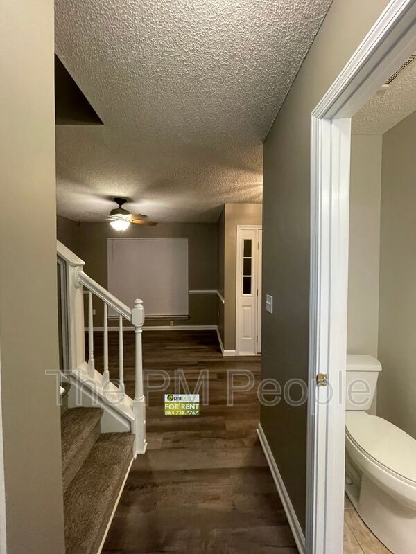 Building Photo - 201 Fairview Lake Way