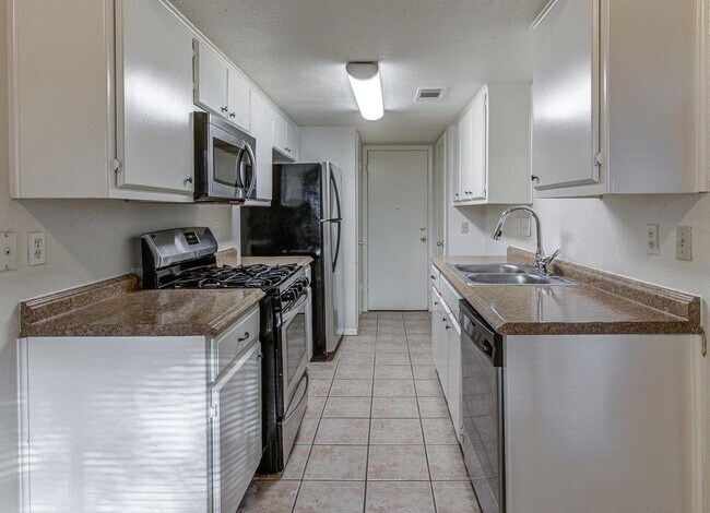 Building Photo - 300 Villa Oaks Cir