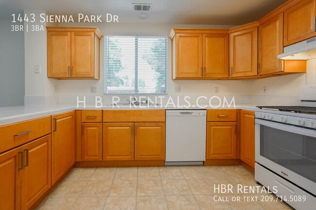 Building Photo - 1443 Sienna Park Dr