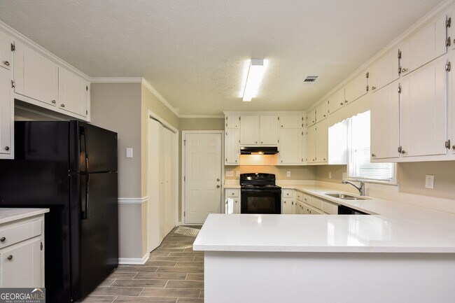 Building Photo - 1642 Sugarmaple Dr SW
