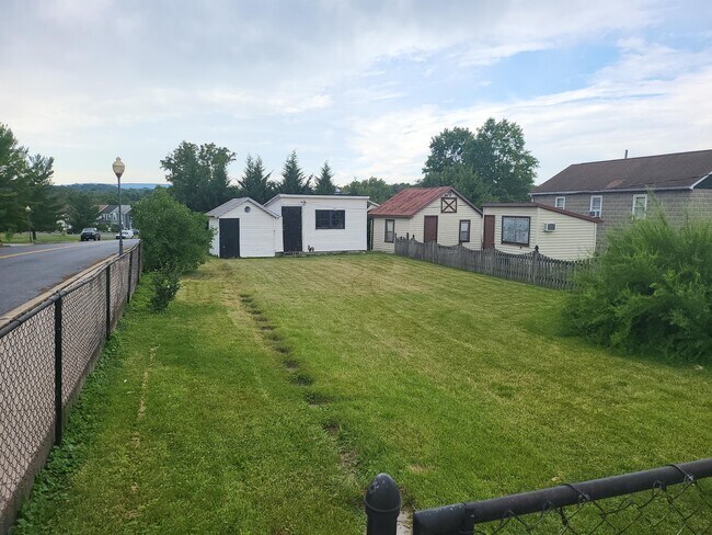 Building Photo - 139 N Seton Ave