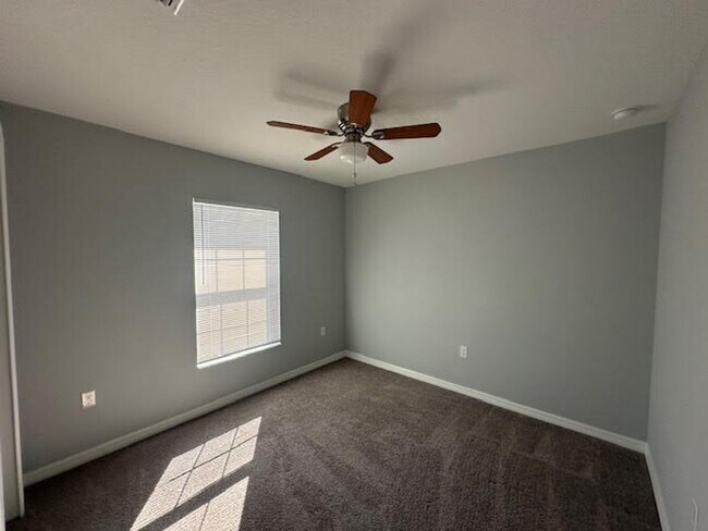 Building Photo - 5 Llowick Ct