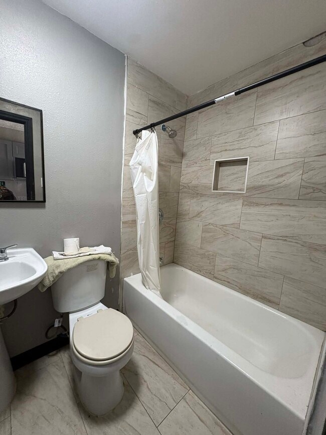 Building Photo - 711 Pasadena Fwy