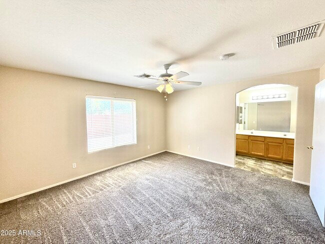 Building Photo - 13221 W Lisbon Ln