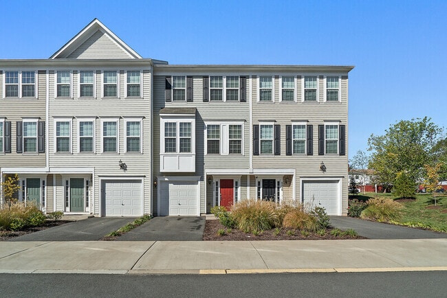 Building Photo - 8292 Heritage Crossing Ct