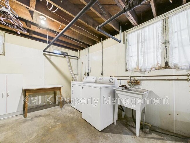Building Photo - 137 Conger Ave