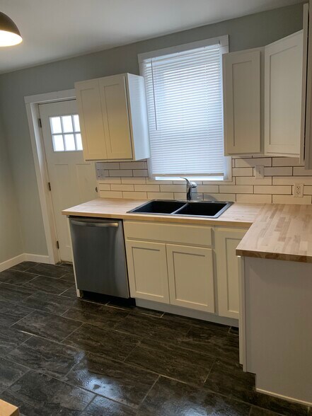 Building Photo - 1157 E Whittier St