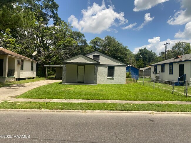 Primary Photo - 3939 Chippewa St