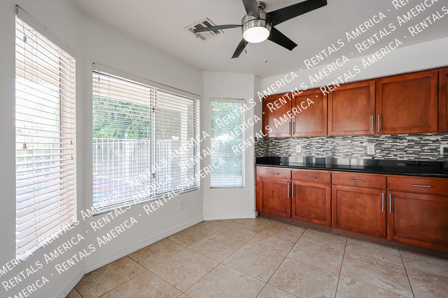 Building Photo - 820 N Granada Dr