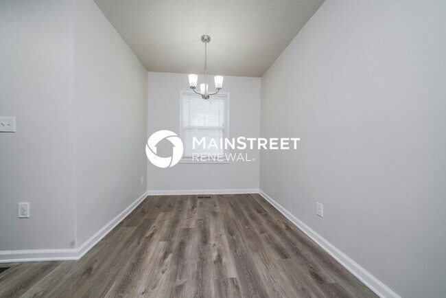 Building Photo - 4 Bedroom Pet-Friendly Home in Louisville, KY with Main Street Renewal