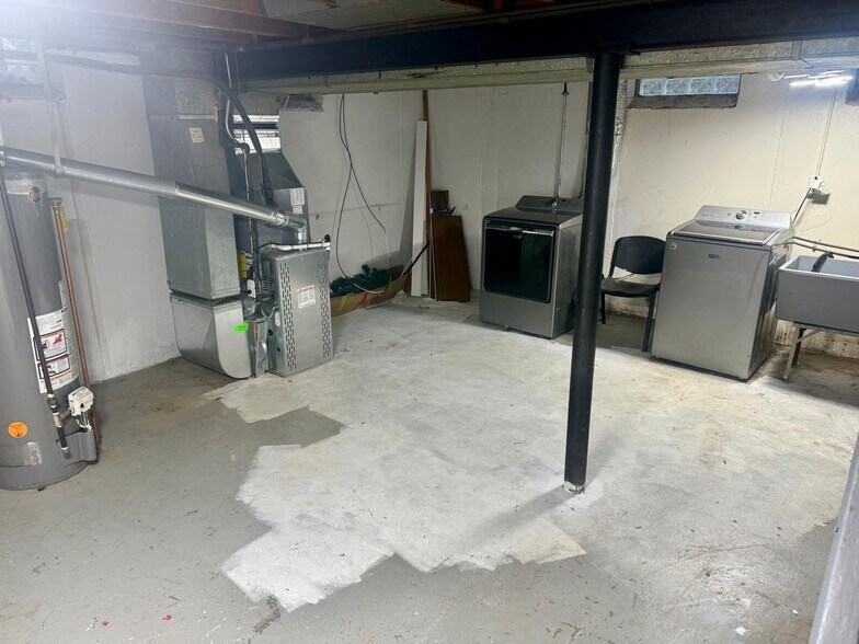 Building Photo - 2046 Stieber St