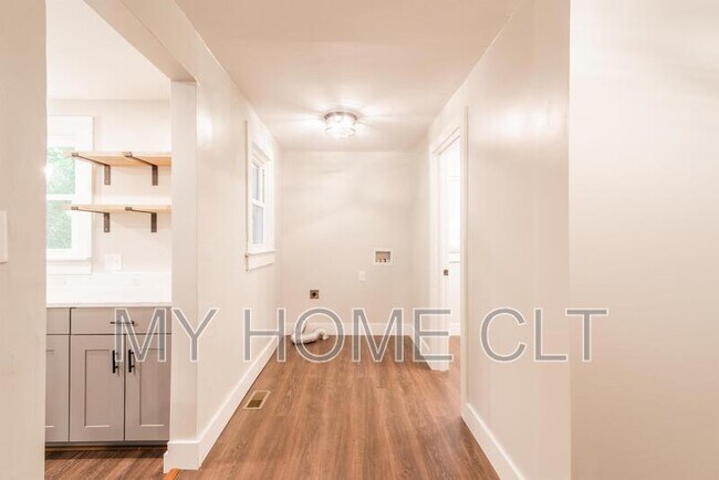 Building Photo - 1108 W Walnut Ave