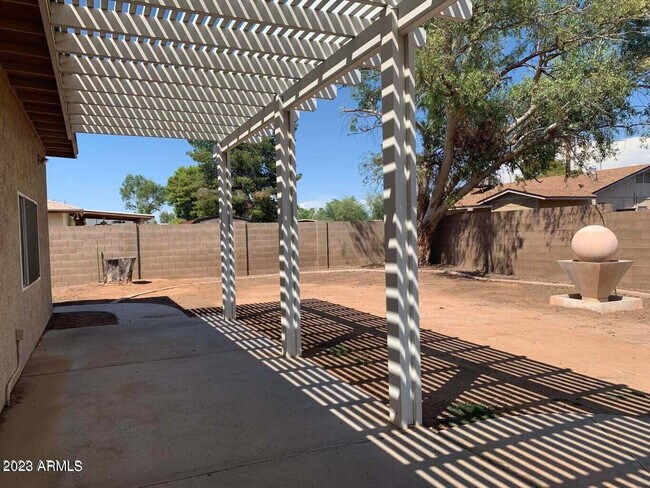 Building Photo - 557 S Sunwood Cir